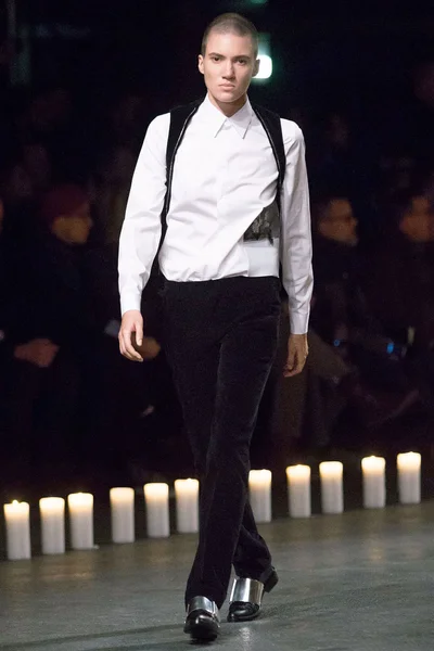 Look 43